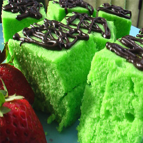 BROWNIES KARTIKA SARI KUKUS PANDAN