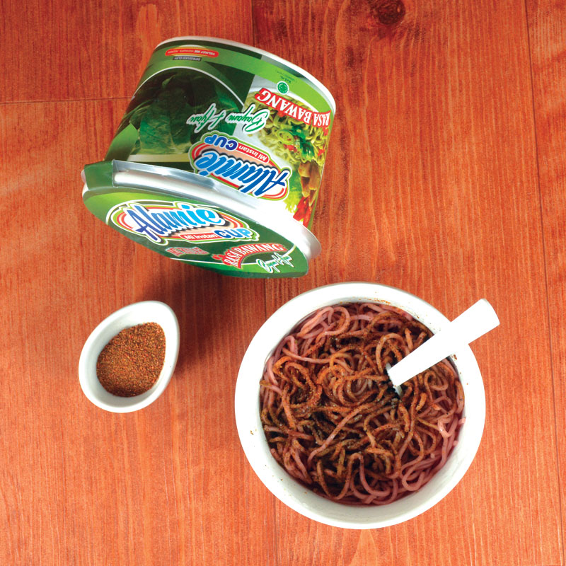 MIE INSTAN CUP  GORENG BAWANG BAYAM HIJAU 5 Pack